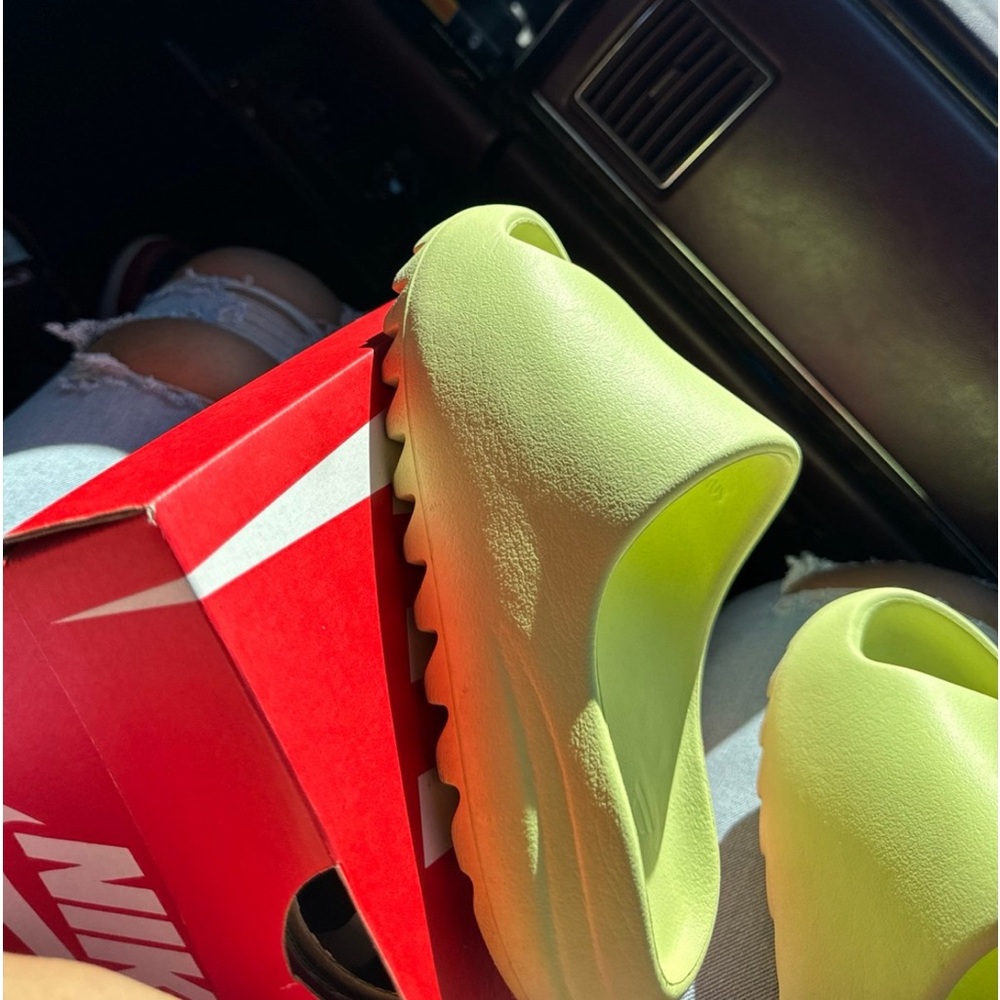 Yezzy Slides
